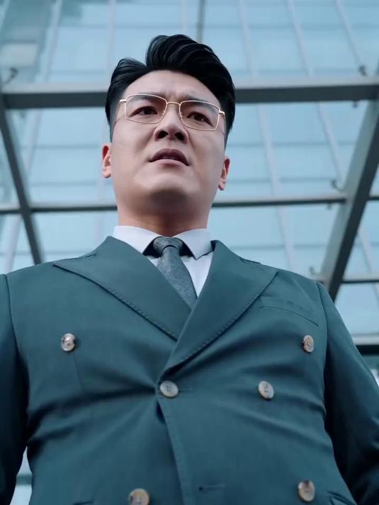 富豪当众羞辱外卖员，谁知他竟是集团董事长！
