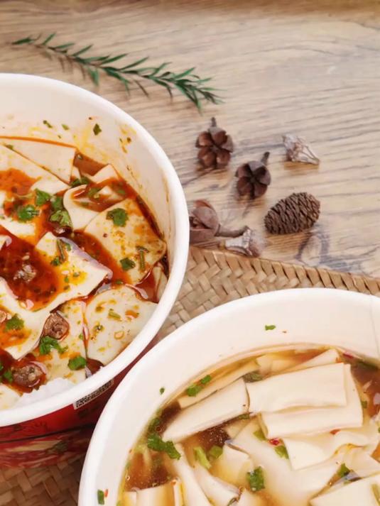 传统刀削面的焕新演绎:酸汤面叶速食的创新魅力