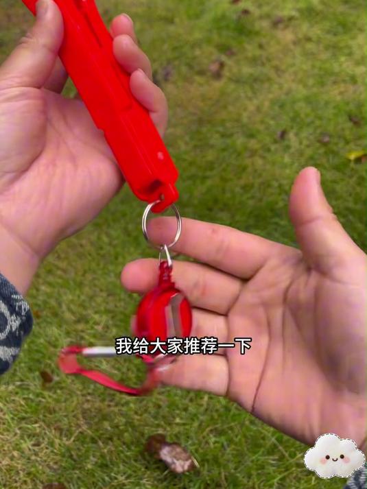 天气凉了，有了这个夹鱼器，双手不用再去经常洗冷水了#春夏必备家居神器##渔具##捕鱼#