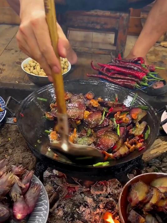土猪腊肉炒青椒,香到跺脚!家常做法超下饭!