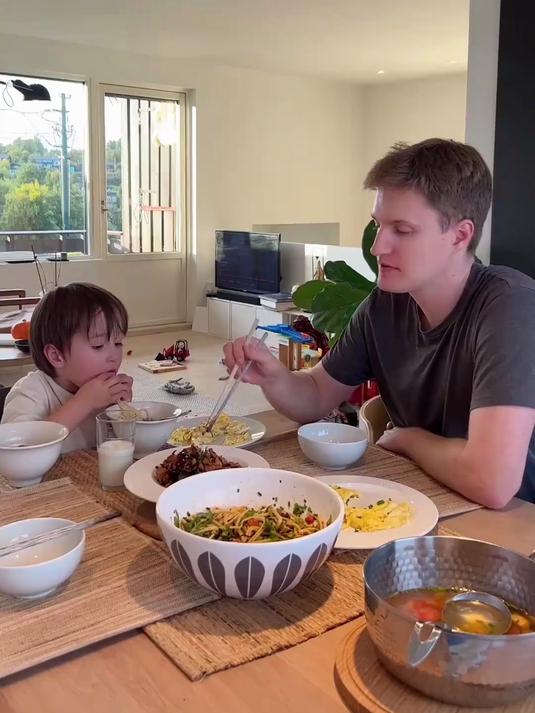 远嫁北欧的中国媳妇,今天晚上做一顿中餐,给父子俩尝尝