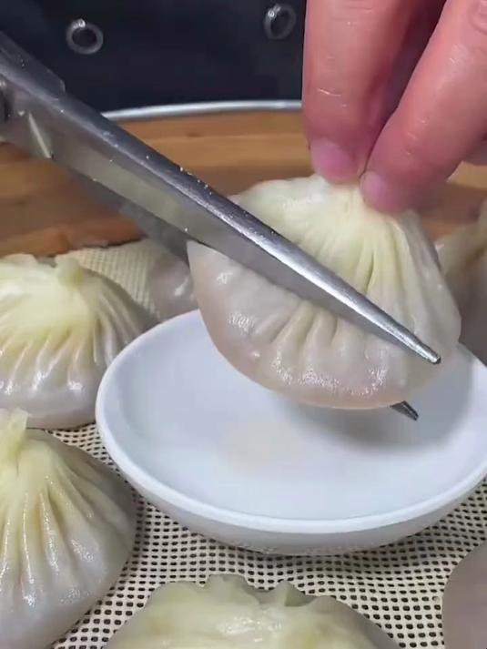 饭店做的包子就是好吃,原来馅里面放了皮冻