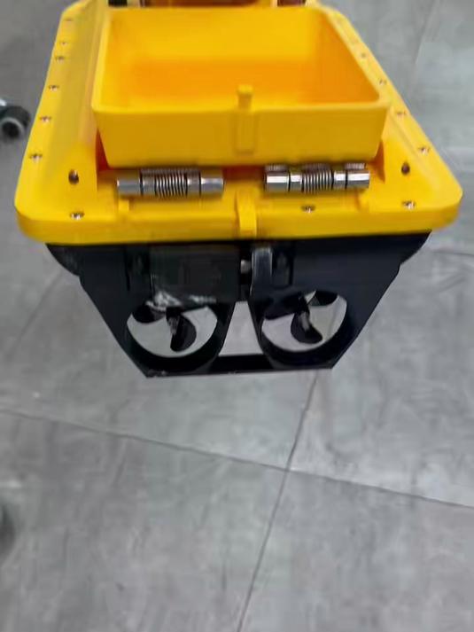 2025新款群汐打窝船QX-MFLU遥控船带探鱼器高级自动返航船模玩具