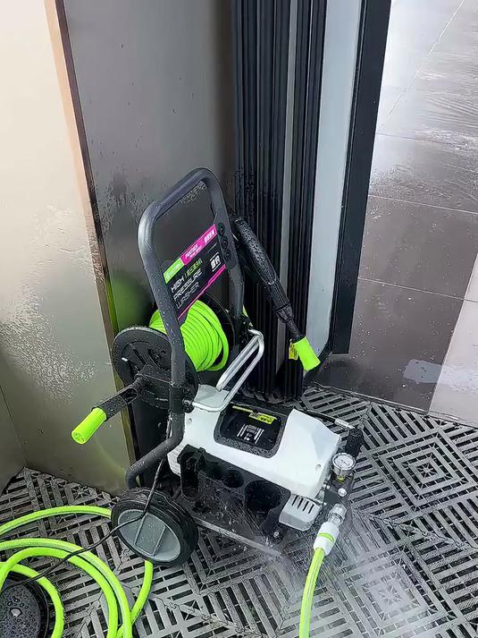 绿田雪豹家用高压洗车机,冲力超大,洗的很干净