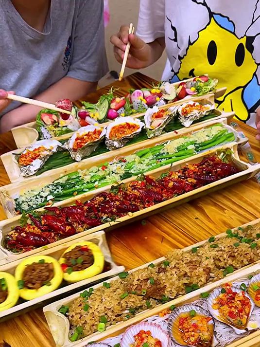 我们家的特色竹筒菜,菜品种类丰富,小店不大全是回头客~