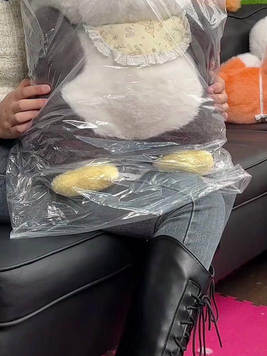 可爱小企鹅抱枕 女生布娃娃儿童毛绒生日公仔