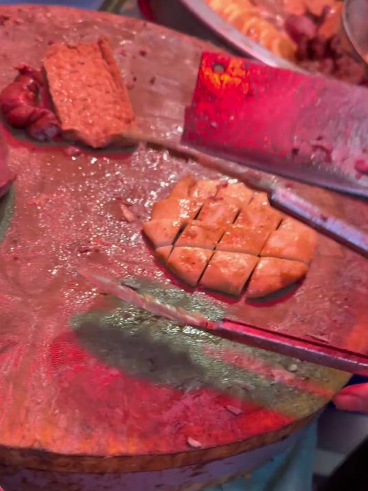 真正的老北京卤煮,不腥不臭不咸不浑,还得看六爷!