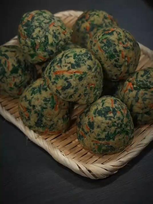 今天给大家分享一个蔬菜窝窝头的做法