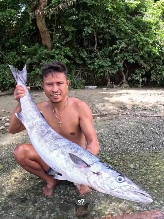 十几斤的海狼鱼，看一下海边人怎么吃，纯粹的原始风味