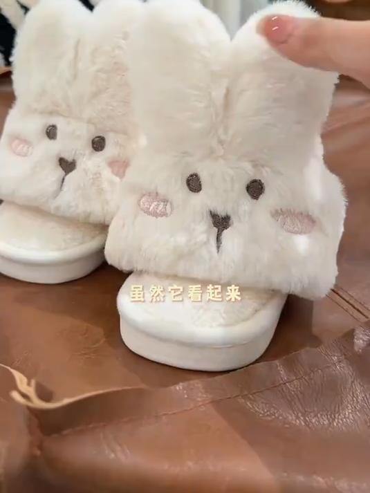 姐妹们今年秋冬天的棉拖鞋又要漂亮又要暖和,兔子造型的真好看