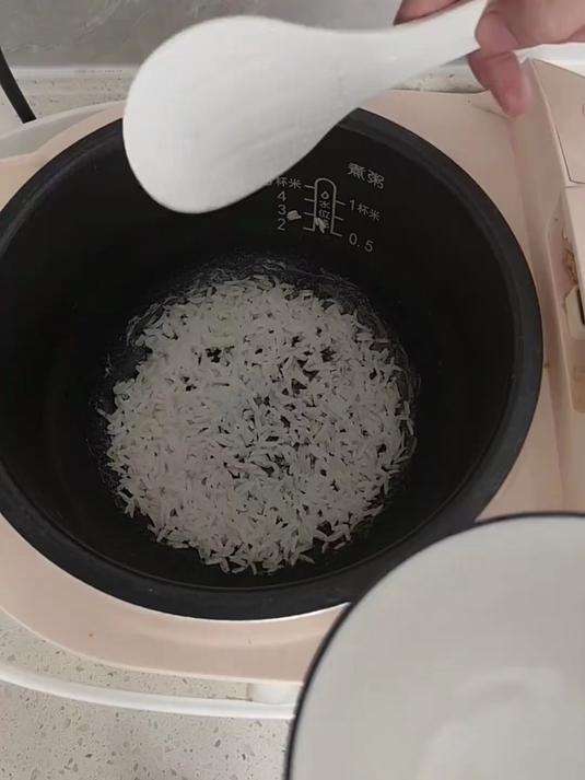 简单的一顿家常便饭,毕竟一个人也要好好吃饭,香气十足啊