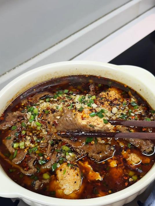 幸福有很多种,有人给你做水煮豆花牛肉就是其中一种