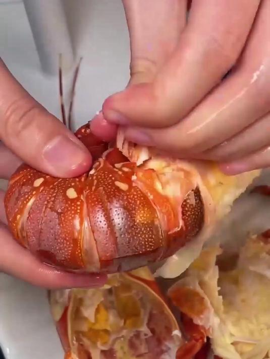 小青龙虾做蛋卷！鲜味儿裹满蛋，超香