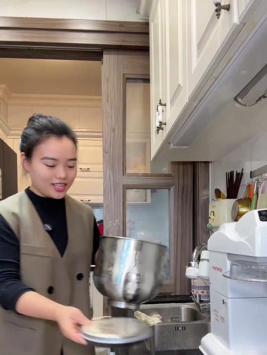 吃腻甜面包的可以试试这款肉松火腿面包