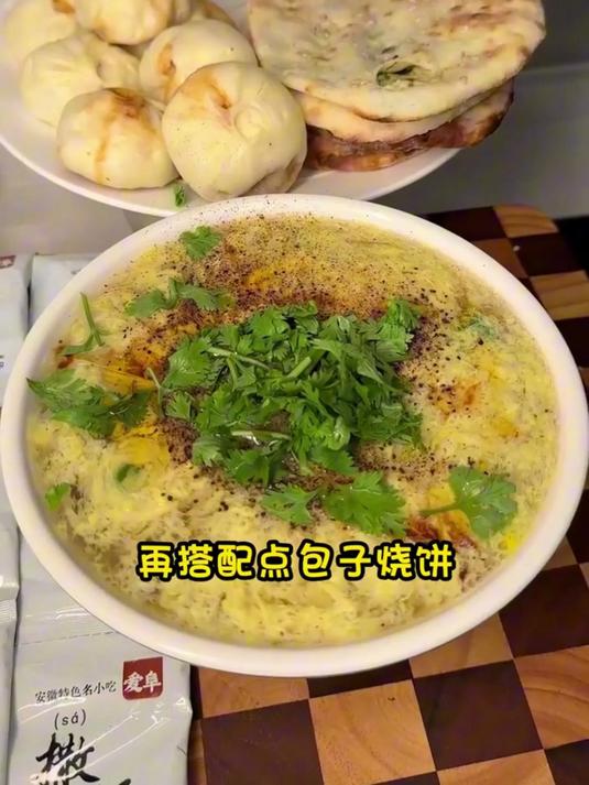 老公喝大了第二天就做一碗热乎乎的撒汤,喝完可太香太舒服了!