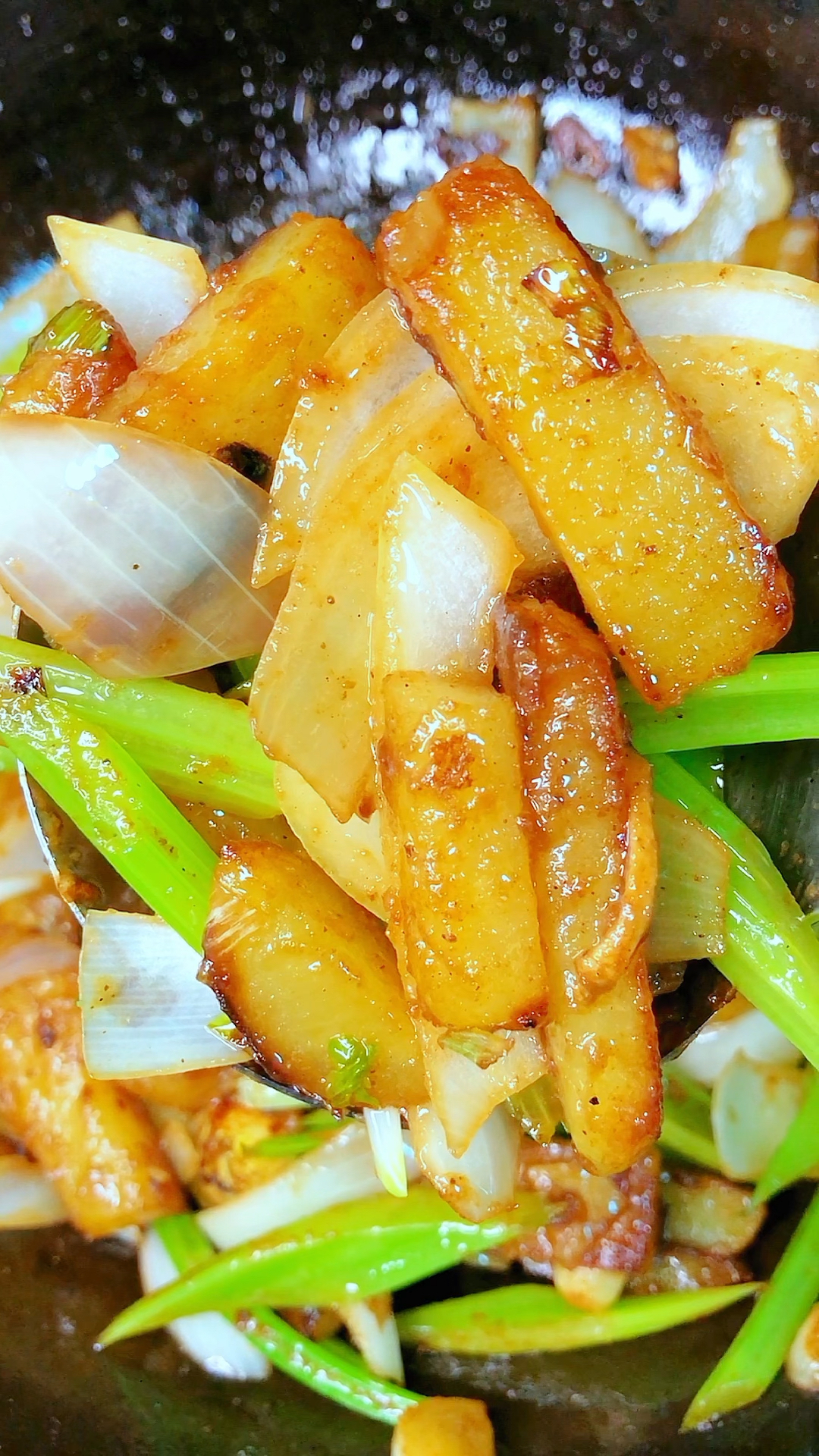 家常菜土豆条炒芹菜