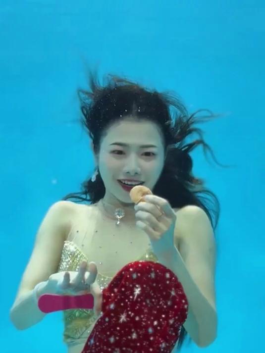 美人鱼的百宝箱都有些什么呢?珍珠、小鱼还是小虾?