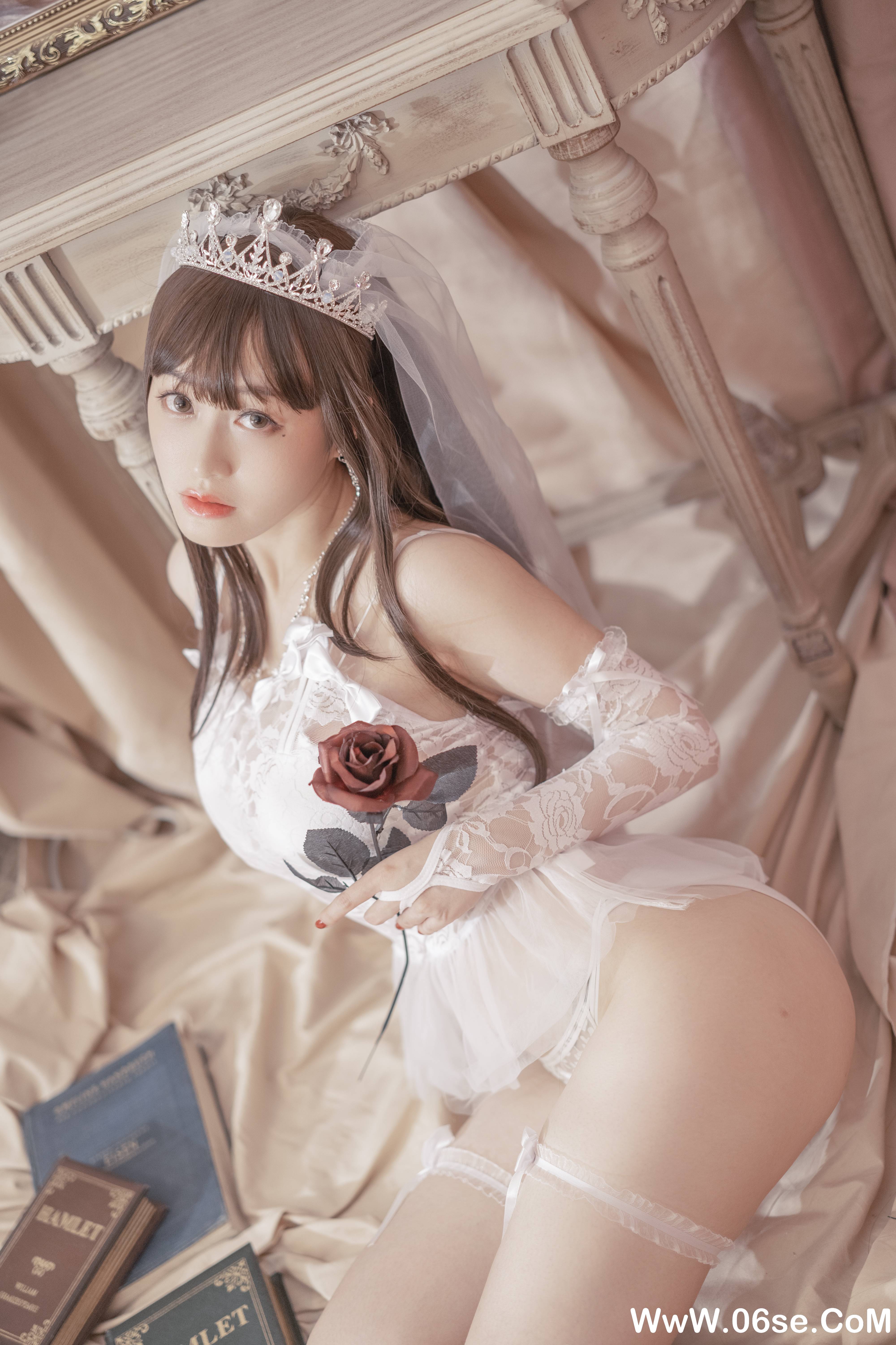 图片[17]-小何同学 – 052 尾巴婚纱 [30P313M]-六色网