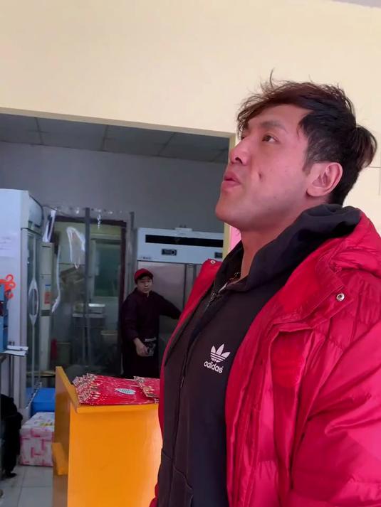 那个小汉堡点了十个。不够吃。再出来吃点牛骨头