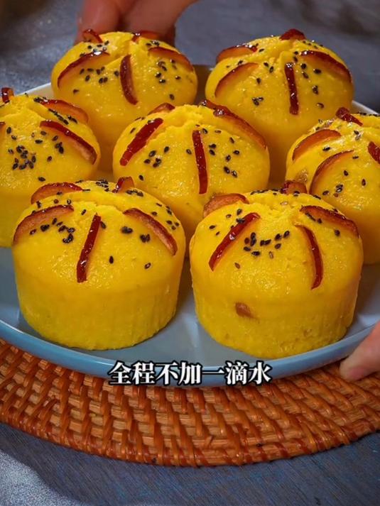 南瓜别总煮着吃了，今天给大家分享一个南瓜发糕的做法