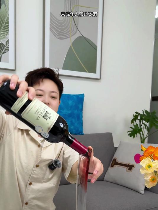 告别啤酒肚,一箱啤酒的钱也可以喝到发货进口的干红葡萄酒 了!