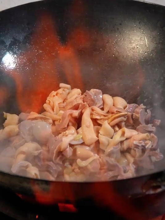 粤菜美食:丝瓜炒鸡杂