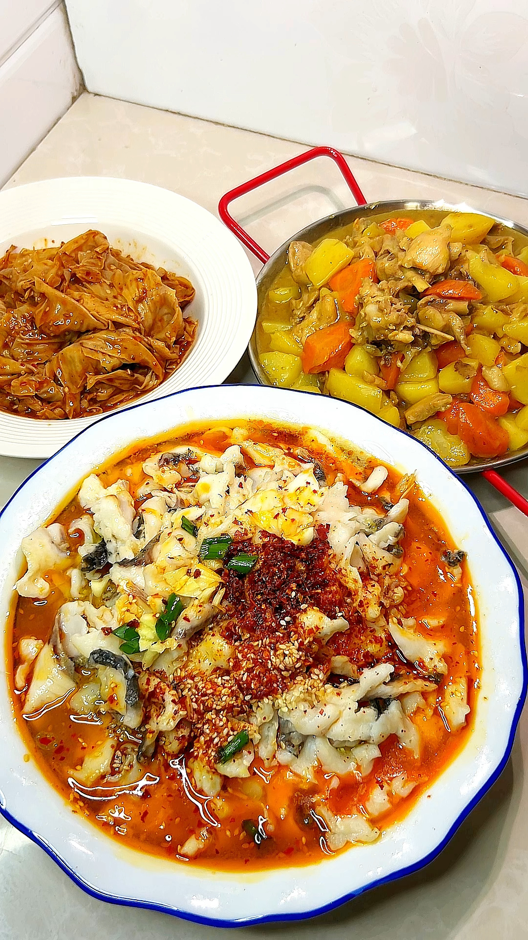 今日菜单:酸菜鱼|咖喱土豆鸡块|香辣豆皮