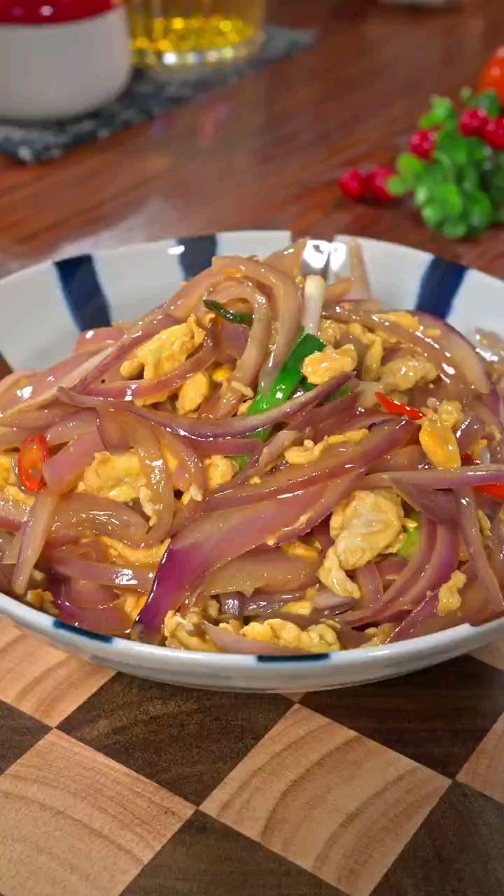想吃“洋葱炒鸡蛋”这样做才好吃,美味又下饭。