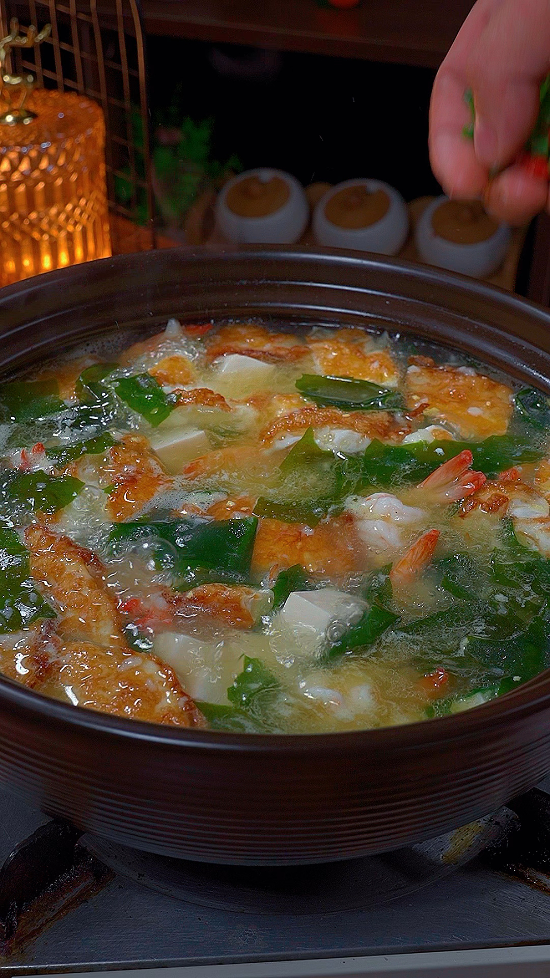 这样做的裙带菜汤,汤鲜味美,非常的好喝。#美食教程 #裙带菜 #为你煲汤