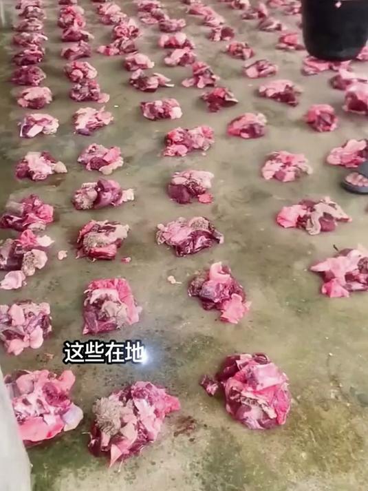 分成一堆一堆的东西正是你常吃的猪肉，为何要这样摆放