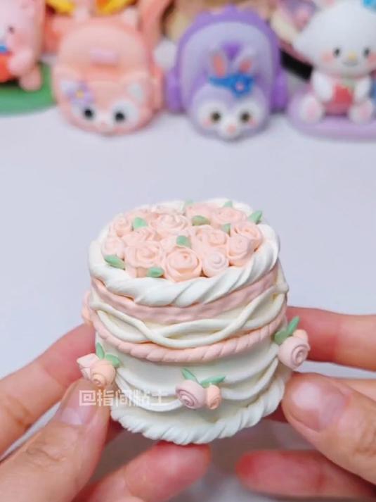 捡到一个小盒子,用粘土给它改成蛋糕戒指盒!