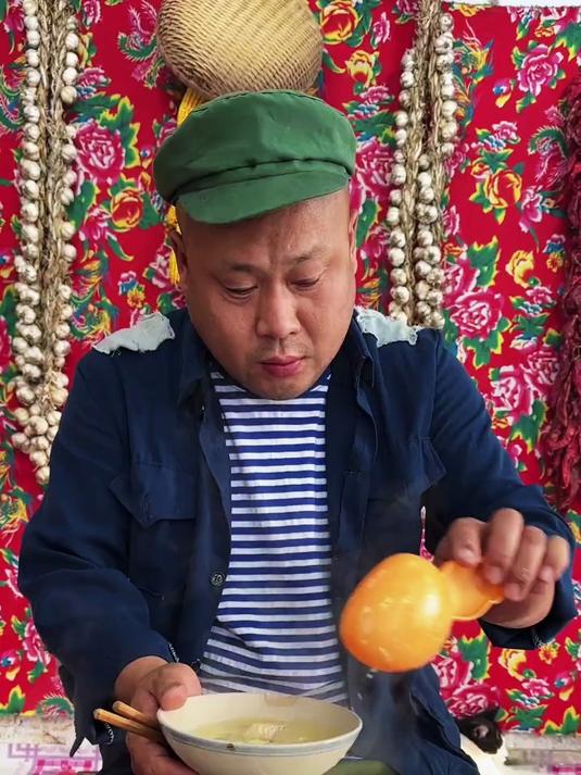 东北猫冬鳕鱼炖冻豆腐，农村大锅饭菜