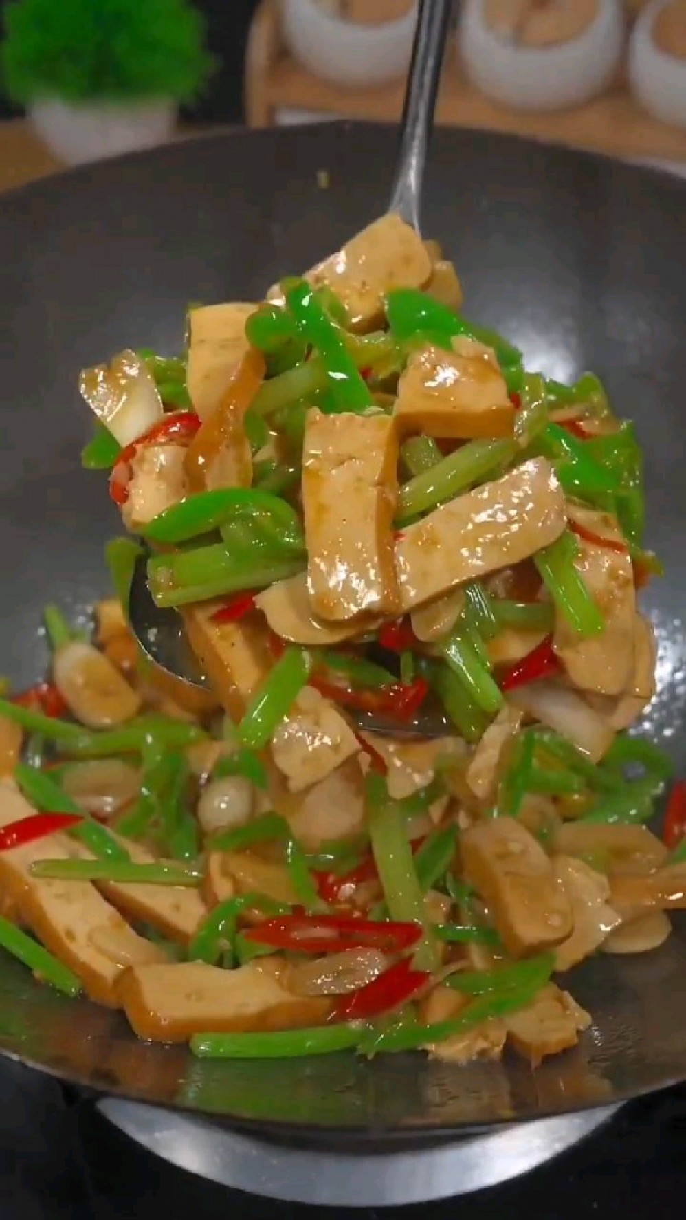 芹菜炒香干的做法