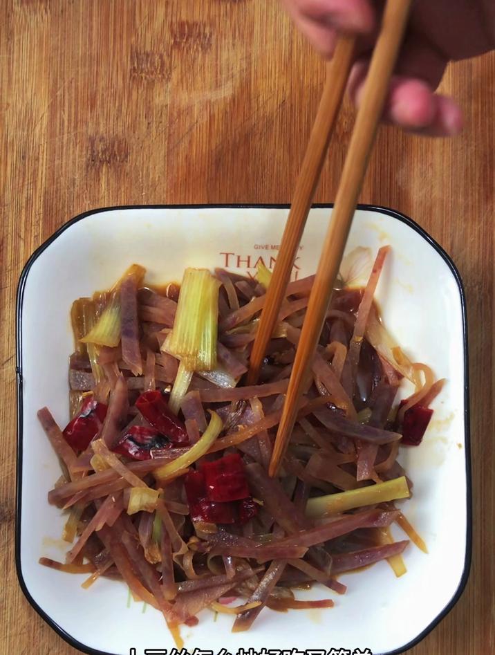 土豆丝怎么炒好吃又简单,跟我这样做,酸辣好吃
