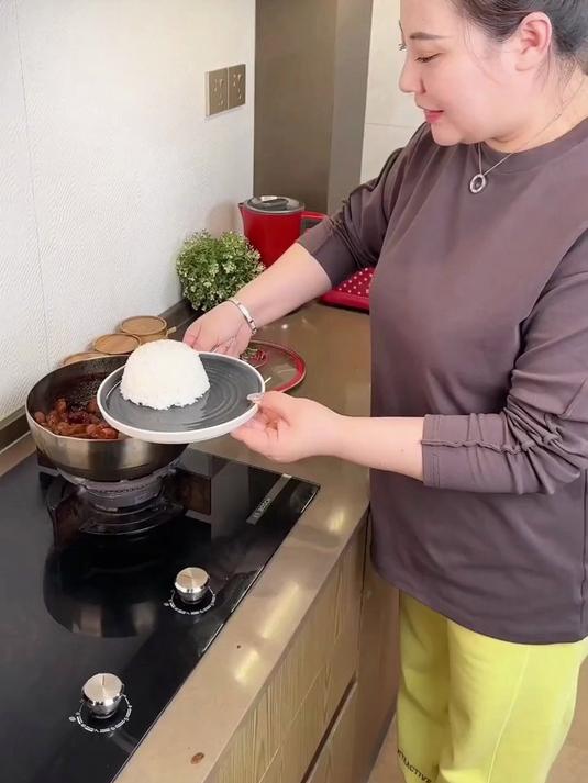 自从用了这个台式卤肉汁，隔三差五就做，拌饭拌面炒菜都好吃