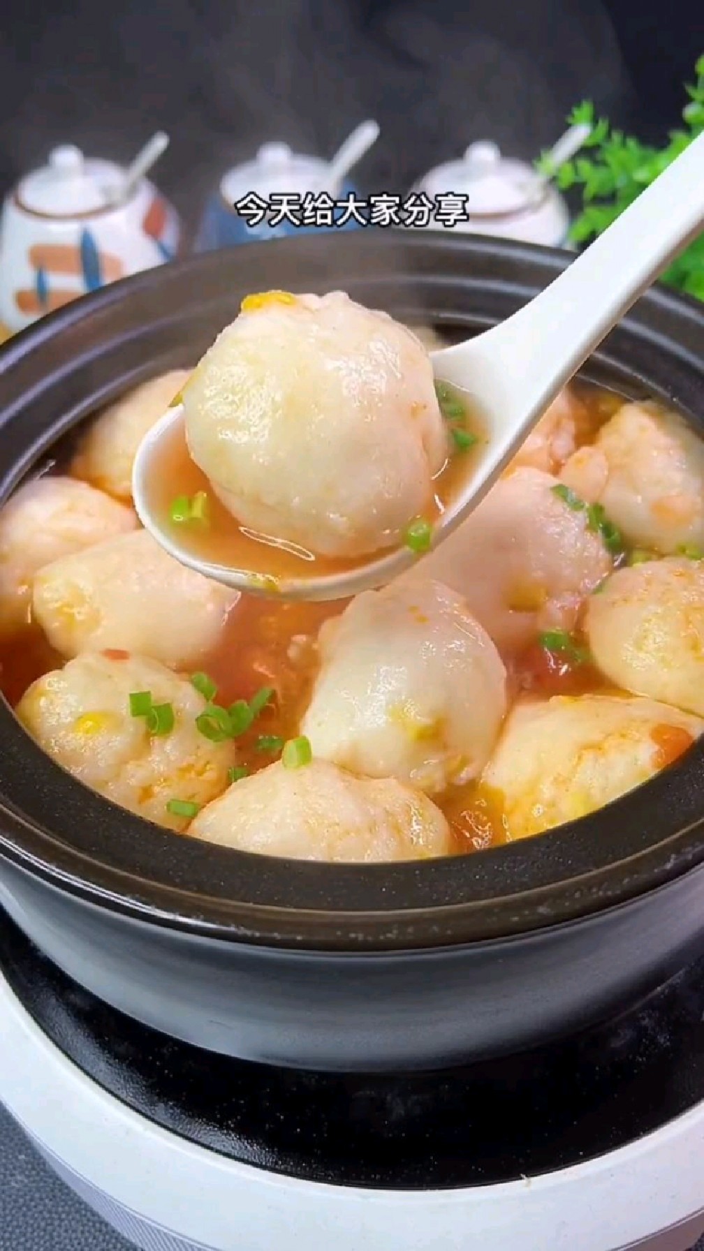 在家也能做出好吃Q弹的番茄鱼丸汤,做法还简单