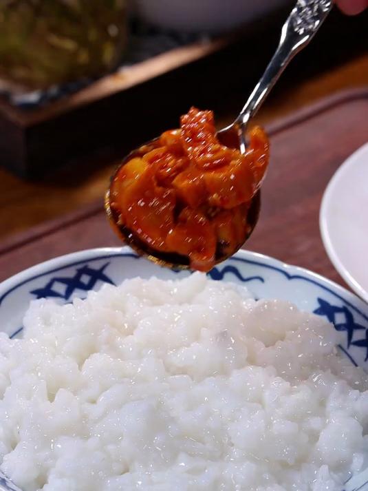 这个麻辣萝卜干真的太香了,麻辣过瘾,搭配稀饭来吃真的是绝配