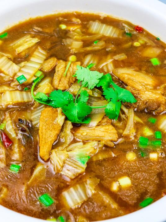 这才是猪肉白菜炖粉条的家常做法,简单又营养,好吃接地气
