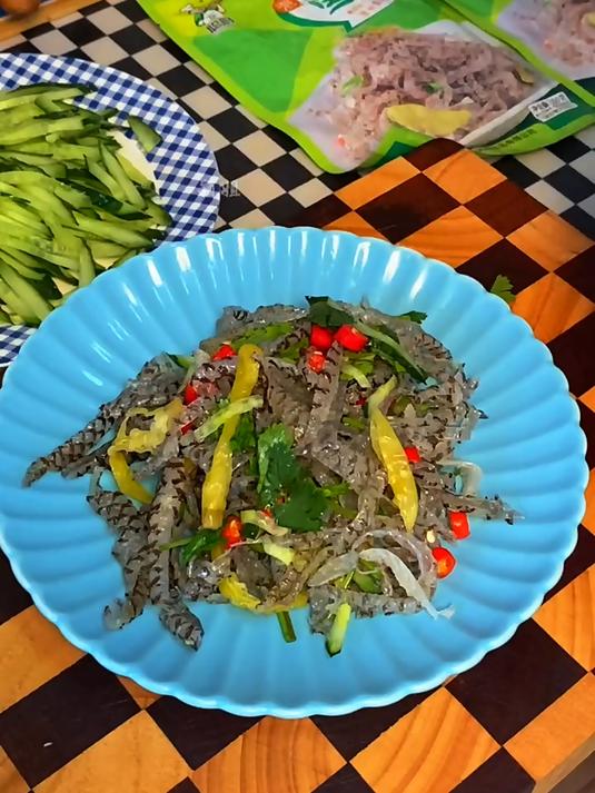 香辣爽脆的泡椒鱼皮