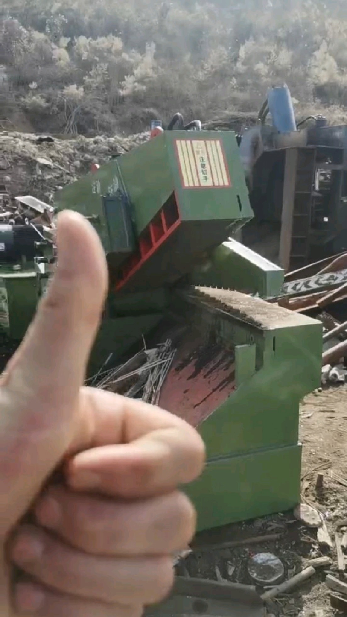 200型鳄鱼剪开工现场,客户现场效果,剪切废铁顶呱呱!