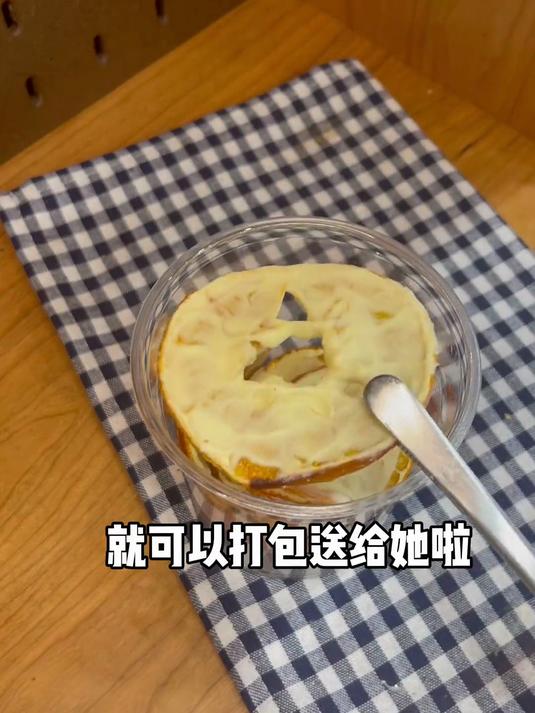 做了柑橘酸奶片,真的好吃哎,刚好消耗了家里吃不完的白巧克力