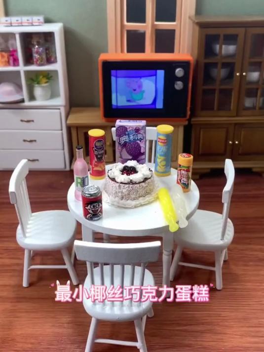 迷你厨房最小椰丝巧克力蛋糕