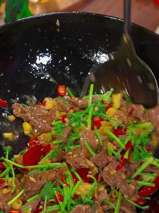 泡椒姜爆炒牛肉,酸酸辣辣的特别下饭