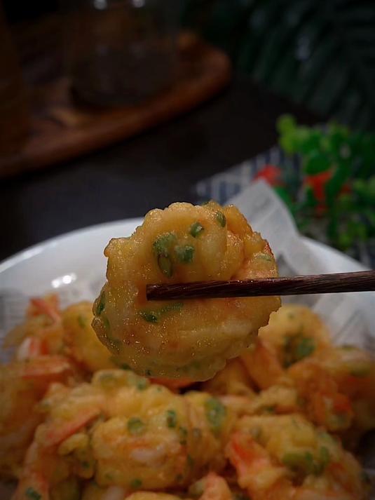 年夜饭的第二道菜葱香虾球
