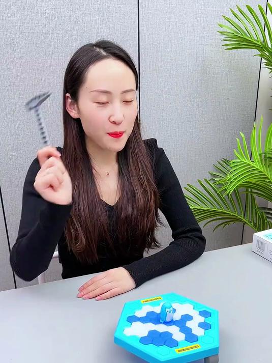 有趣益智的企鹅敲冰块