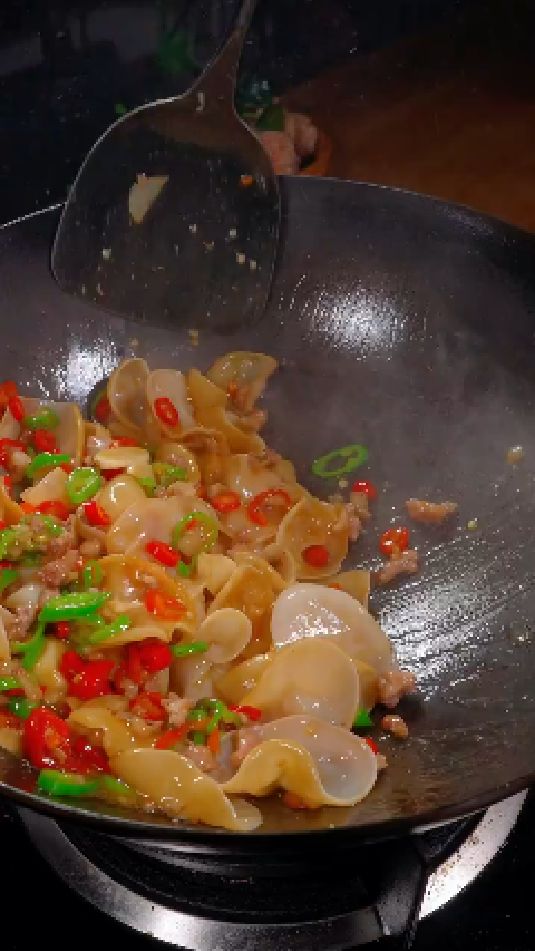 白木耳炒肉的做法