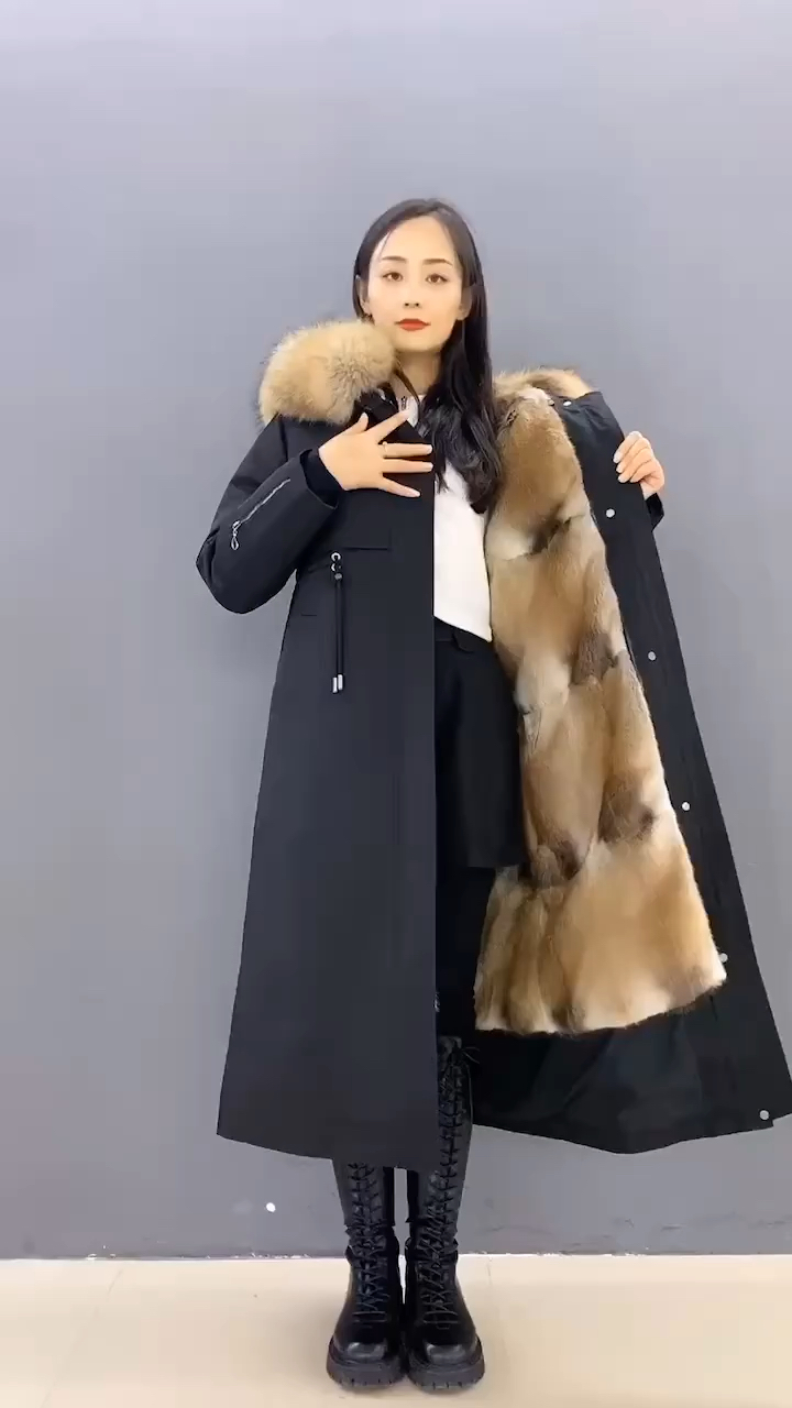 女士长款皮草派克服,衣长130厘米修身显瘦还百搭,两个衣长内胆毛领可拆卸