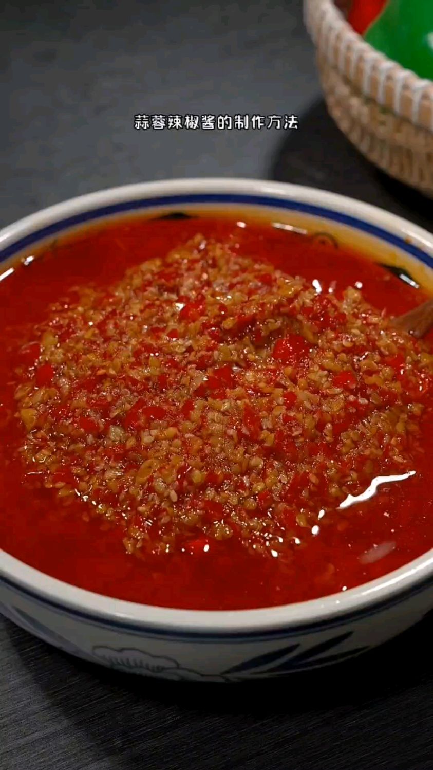 蒜蓉辣椒酱的制作方法,香辣适口,既能拌面又能拌饭