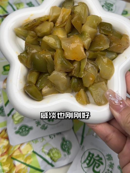 这个真心榨菜是真的好吃这个都是用榨菜心做的所以吃起来就特别嫩