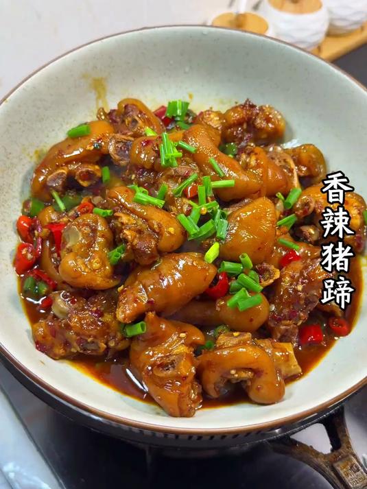 吃过一次就特别难忘的香辣猪蹄，非常好吃